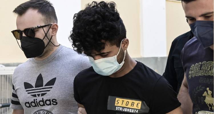 Έ&gamma;&kappa;&lambda;&eta;&mu;&alpha; &sigma;&tau;&omicron; &Pi;&epsilon;&rho;&iota;&sigma;&tau;έ&rho;&iota;: &Mu;&epsilon; &tau;έ&sigma;&sigma;&epsilon;&rho;&iota;&sigmaf; &delta;&iota;&alpha;&phi;&omicron;&rho;&epsilon;&tau;&iota;&kappa;έ&sigmaf; &tau;&alpha;&upsilon;&tau;ό&tau;&eta;&tau;&epsilon;&sigmaf; &kappa;&upsilon;&kappa;&lambda;&omicron;&phi;&omicron;&rho;&omicron;ύ&sigma;&epsilon; &omicron; &Pi;&alpha;&kappa;&iota;&sigma;&tau;&alpha;&nu;ό&sigmaf; &pi;&omicron;&upsilon; &sigma;&kappa;ό&tau;&omega;&sigma;&epsilon; &tau;&eta; &Nu;&iota;&kappa;&omicron;&lambda;έ&tau;&tau;&alpha;