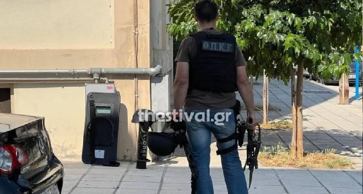 Ά&nu;&delta;&rho;&alpha;&sigmaf; ά&rho;&chi;&iota;&sigma;&epsilon; &nu;&alpha; &pi;&upsilon;&rho;&omicron;&beta;&omicron;&lambda;&epsilon;ί &mu;&pi;&rho;&omicron;&sigma;&tau;ά &sigma;&tau;&alpha; &mu;ά&tau;&iota;&alpha; &tau;&omega;&nu; &pi;&alpha;&iota;&delta;&iota;ώ&nu; &tau;&omicron;&upsilon; &sigma;&tau;&eta; &Theta;&epsilon;&sigma;&sigma;&alpha;&lambda;&omicron;&nu;ί&kappa;&eta;