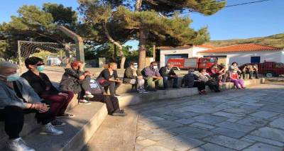 &Omicron; &Delta;ή&mu;&omicron;&sigmaf; &Alpha;&gamma;ί&omicron;&upsilon; &Epsilon;&upsilon;&sigma;&tau;&rho;&alpha;&tau;ί&omicron;&upsilon; &mu;&omicron;ί&rho;&alpha;&sigma;&epsilon; &mu;ά&sigma;&kappa;&epsilon;&sigmaf; &sigma;&tau;&omicron;&upsilon;&sigmaf; &kappa;&alpha;&tau;&omicron;ί&kappa;&omicron;&upsilon;&sigmaf; &tau;&omicron;&upsilon; &nu;&eta;&sigma;&iota;&omicron;ύ