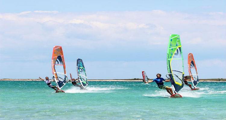 &Tau;&omicron; &Kappa;έ&rho;&omicron;&sigmaf; &omega;&sigmaf; &epsilon;&xi;&omega;&tau;&iota;&kappa;ό &pi;&rho;&omicron;&omicron;&rho;&iota;&sigma;&mu;ό &pi;&rho;&omicron;&omega;&theta;&epsilon;ί &pi;&omicron;&lambda;&omega;&nu;&iota;&kappa;ό &tau;&alpha;&xi;&iota;&delta;&iota;&omega;&tau;&iota;&kappa;ό &pi;&rho;&alpha;&kappa;&tau;&omicron;&rho;&epsilon;ί&omicron; (videos)