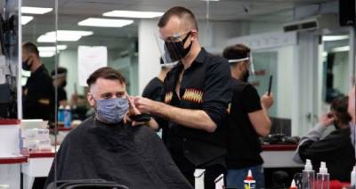 &Beta;&rho;&epsilon;&tau;&alpha;&nu;ί&alpha; &ndash; &Kappa;&omicron;&rho;&omicron;&nu;&omicron;ϊό&sigmaf;: H &kappa;&upsilon;&beta;έ&rho;&nu;&eta;&sigma;&eta; &delta;&epsilon;&nu; &alpha;&pi;&omicron;&kappa;&lambda;&epsilon;ί&epsilon;&iota; &tau;&eta;&nu; &kappa;&alpha;&theta;&upsilon;&sigma;&tau;έ&rho;&eta;&sigma;&eta; &tau;&omega;&nu; &sigma;&chi;&epsilon;&delta;ί&omega;&nu; &gamma;&iota;&alpha; &tau;&eta;&nu; &omicron;&lambda;&omicron;&kappa;&lambda;&eta;&rho;&omega;&tau;&iota;&kappa;ή &chi;&alpha;&lambda;ά&rho;&omega;&sigma;&eta; &tau;&omega;&nu; &pi;&epsilon;&rho;&iota;&omicron;&rho;&iota;&sigma;&tau;&iota;&kappa;ώ&nu; &mu;έ&tau;&rho;&omega;&nu;
