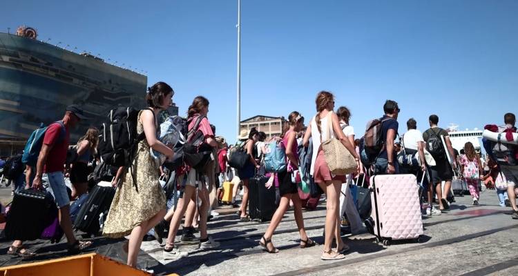 Youth Pass: &Alpha;&pi;ό &sigma;ή&mu;&epsilon;&rho;&alpha; &eta; &kappa;&alpha;&tau;&alpha;&beta;&omicron;&lambda;ή &tau;&omega;&nu; 150 &epsilon;&upsilon;&rho;ώ -&Eta; &lambda;ί&sigma;&tau;&alpha; &mu;&epsilon; &tau;&iota;&sigmaf; &upsilon;&pi;&eta;&rho;&epsilon;&sigma;ί&epsilon;&sigmaf; ό&pi;&omicron;&upsilon; &mu;&pi;&omicron;&rho;&epsilon;ί &nu;&alpha; &epsilon;&xi;&alpha;&rho;&gamma;&upsilon;&rho;&omega;&theta;&epsilon;ί