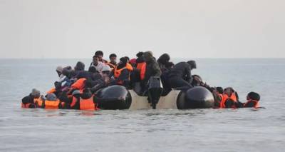 Βρετανία : Ρεκόρ αφίξεων μεταναστών με μικρές βάρκες - Αύξηση 48% το πρώτο εξάμηνο του 2025