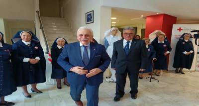 &Lambda;&alpha;&mu;&pi;&rho;ό&sigmaf; &epsilon;&omicron;&rho;&tau;&alpha;&sigma;&mu;ό&sigmaf; &gamma;&iota;&alpha; &tau;&alpha; 80 &chi;&rho;ό&nu;&iota;&alpha; &tau;&omicron;&upsilon; &Epsilon;&rho;&upsilon;&theta;&rho;&omicron;ύ &Sigma;&tau;&alpha;&upsilon;&rho;&omicron;ύ &sigma;&epsilon; &Lambda;ή&mu;&nu;&omicron; &kappa;&alpha;&iota; Ά&gamma;&iota;&omicron; &Epsilon;&upsilon;&sigma;&tau;&rho;ά&tau;&iota;&omicron; | &Pi;&alpha;&rho;&omicron;&upsilon;&sigma;ί&alpha; &tau;&omicron;&upsilon; &Pi;&rho;&omicron;έ&delta;&rho;&omicron;&upsilon; &tau;&omicron;&upsilon; &Epsilon;.&Epsilon;.&Sigma;. Dr. &Alpha;&nu;&tau;ώ&nu;&iota;&omicron;&upsilon; &Alpha;&upsilon;&gamma;&epsilon;&rho;&iota;&nu;&omicron;ύ