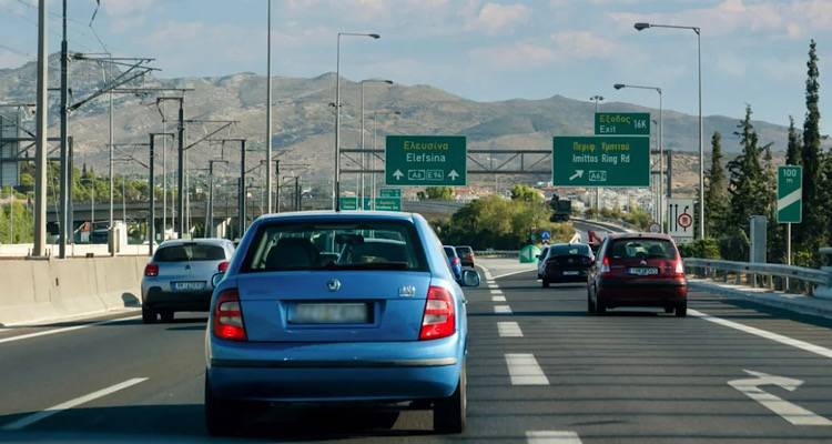 Έ&rho;&chi;&omicron;&nu;&tau;&alpha;&iota; &mu;έ&tau;&rho;&alpha;: &Kappa;&alpha;&rho;&phi;&iota;ά &sigma;&tau;&eta;&nu; ά&sigma;&phi;&alpha;&lambda;&tau;&omicron; &gamma;&iota;&alpha; ό&sigma;&omicron;&upsilon;&sigmaf; &mu;&pi;&alpha;ί&nu;&omicron;&upsilon;&nu; &alpha;&nu;ά&pi;&omicron;&delta;&alpha; &sigma;&tau;&iota;&sigmaf; &epsilon;&theta;&nu;&iota;&kappa;έ&sigmaf; &omicron;&delta;&omicron;ύ&sigmaf;