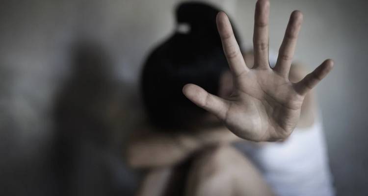 &Rho;ό&delta;&omicron;&sigmaf;: &laquo;&Mu;&pi;&omicron;&rho;&epsilon;ί &nu;&alpha; &tau;&rho;&epsilon;&lambda;ά&theta;&eta;&kappa;&alpha;&raquo;, &phi;έ&rho;&epsilon;&tau;&alpha;&iota; &nu;&alpha; &epsilon;ί&pi;&epsilon; &omicron; 79&chi;&rho;&omicron;&nu;&omicron;&sigmaf; &pi;&omicron;&upsilon; &kappa;&alpha;&tau;&eta;&gamma;&omicron;&rho;&epsilon;ί&tau;&alpha;&iota; &gamma;&iota;&alpha; &sigma;&epsilon;&xi;&omicron;&upsilon;&alpha;&lambda;&iota;&kappa;ή &kappa;&alpha;&kappa;&omicron;&pi;&omicron;ί&eta;&sigma;&eta; &alpha;&nu;ή&lambda;&iota;&kappa;&eta;&sigmaf;