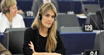 &Epsilon;ύ&alpha; &Kappa;&alpha;ϊ&lambda;ή: &Sigma;&tau;&eta; 1 &omicron;&iota; &alpha;&nu;&alpha;&kappa;&omicron;&iota;&nu;ώ&sigma;&epsilon;&iota;&sigmaf; &gamma;&iota;&alpha; &tau;&omicron; &sigma;&kappa;ά&nu;&delta;&alpha;&lambda;&omicron; &delta;&iota;&alpha;&phi;&theta;&omicron;&rho;ά&sigmaf; &mu;&epsilon; &tau;&omicron; &Kappa;&alpha;&tau;ά&rho; | &Sigma;&omicron;&kappa; &sigma;&epsilon; &Alpha;&theta;ή&nu;&alpha; &kappa;&alpha;&iota; &Beta;&rho;&upsilon;&xi;έ&lambda;&lambda;&epsilon;&sigmaf;