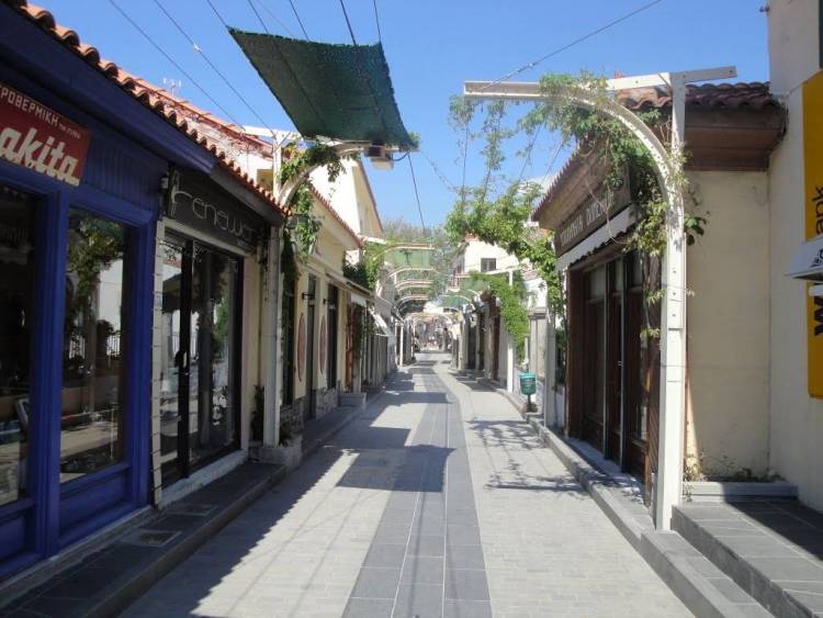 Οι ενδιάμεσες εκπτώσεις δεν τόνωσαν τον τζίρο των καταστημάτων της Λήμνου σύμφωνα με έρευνα της ΕΣΕΕ