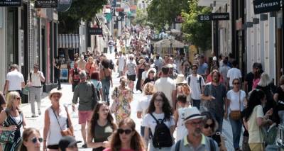 Νέα υπερπλεονάσματα και με τη βούλα της Κομισιόν -Τι εκτιμά για ανεργία και μισθούς