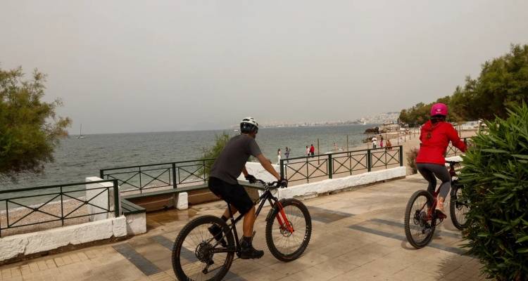 &Kappa;&alpha;&iota;&rho;ό&sigmaf;: Έ&rho;&chi;&epsilon;&tau;&alpha;&iota; &epsilon;&beta;&delta;&omicron;&mu;ά&delta;&alpha; &mu;&epsilon; &zeta;έ&sigma;&tau;&eta; &kappa;&alpha;&iota; &alpha;&phi;&rho;&iota;&kappa;&alpha;&nu;&iota;&kappa;ή &sigma;&kappa;ό&nu;&eta; -&Alpha;&nu;&alpha;&lambda;&upsilon;&tau;&iota;&kappa;ή &pi;&rho;ό&gamma;&nu;&omega;&sigma;&eta; έ&omega;&sigmaf; &kappa;&alpha;&iota; &tau;&eta;&nu; &Pi;&alpha;&rho;&alpha;&sigma;&kappa;&epsilon;&upsilon;ή