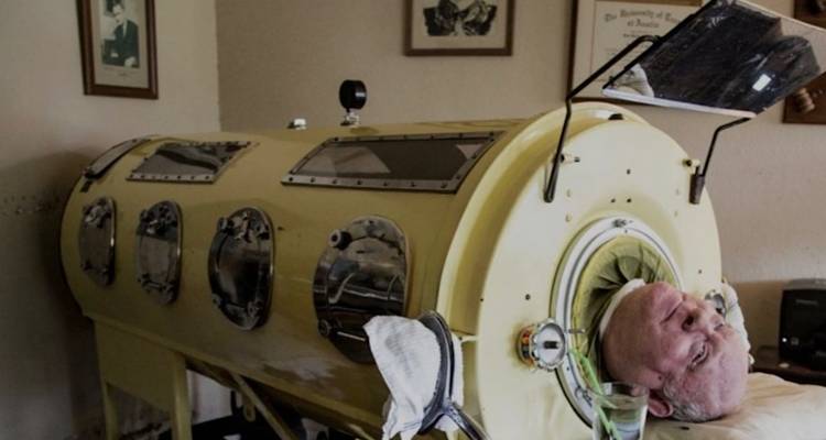 Πολ Αλεξάντερ: Χτυπήθηκε στα έξι του από πολιομυελίτιδα και ζει 70 χρόνια μέσα σε «σιδερένιο πνεύμονα»