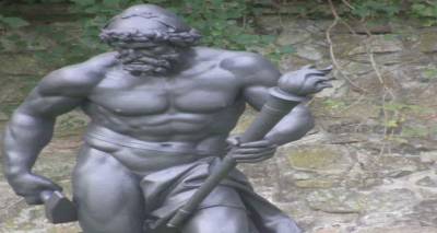 Ήφαιστος: Ο Άγνωστος Θεός και Δημιουργός του Ανθρώπινου Γένους