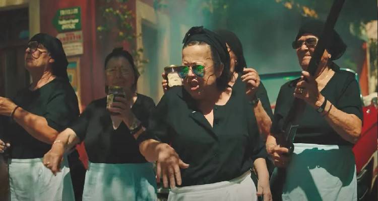 Ποιος Light και ποιος Snik: Οι γιαγιάδες από την Κρήτη επέστρεψαν με gangsta διάθεση, το viral βίντεο κλιπ