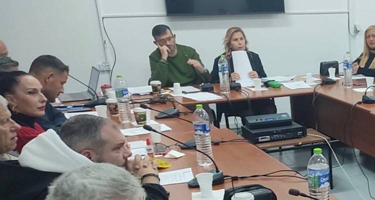 &Nu;έ&alpha; &epsilon;&xi;έ&lambda;&iota;&xi;&eta;: &Alpha;&nu;&epsilon;&xi;&alpha;&rho;&tau;&eta;&tau;&omicron;&pi;&omicron;&iota;&epsilon;ί&tau;&alpha;&iota; &eta; &Alpha;&delta;&alpha;&mu;&alpha;&nu;&tau;ί&alpha; &Gamma;&alpha;&rho;&omicron;&phi;&alpha;&lambda;&lambda;ί&delta;&omicron;&upsilon; &mu;&epsilon;&tau;ά &tau;&eta; &chi;&theta;&epsilon;&sigma;&iota;&nu;ή &delta;&eta;&mu;ό&sigma;&iota;&alpha; &delta;&iota;&alpha;&gamma;&rho;&alpha;&phi;ή &tau;&eta;&sigmaf; &alpha;&pi;ό &tau;&eta; &Delta;ή&mu;&alpha;&rho;&chi;&omicron; &sigma;&tau;&omicron; &Delta;&eta;&mu;&omicron;&tau;&iota;&kappa;ό &Sigma;&upsilon;&mu;&beta;&omicron;ύ&lambda;&iota;&omicron;