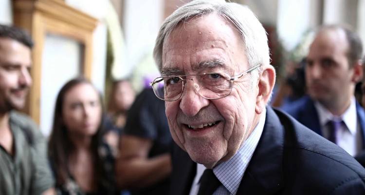 &Tau;έ&omega;&sigmaf; &beta;&alpha;&sigma;&iota;&lambda;&iota;ά&sigmaf; &Kappa;&omega;&nu;&sigma;&tau;&alpha;&nu;&tau;ί&nu;&omicron;&sigmaf;: &Nu;&omicron;&sigma;&eta;&lambda;&epsilon;ύ&epsilon;&tau;&alpha;&iota; &sigma;&tau;&eta;&nu; &Alpha;&theta;ή&nu;&alpha;, &mu;&epsilon; &iota;&sigma;&chi;&alpha;&iota;&mu;&iota;&kappa;ό -&Mu;&epsilon;&tau;&alpha;&phi;έ&rho;&theta;&eta;&kappa;&epsilon; &epsilon;&kappa;&tau;ά&kappa;&tau;&omega;&sigmaf; &alpha;&pi;ό &tau;&omicron; &Pi;ό&rho;&tau;&omicron; &Chi;έ&lambda;&iota;