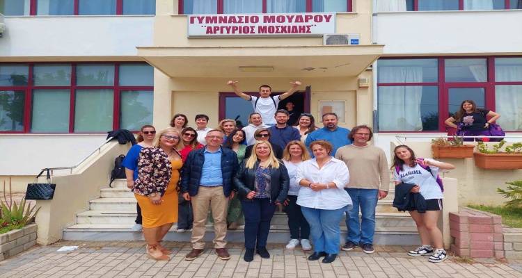 &Omicron; &sigma;&upsilon;&gamma;&gamma;&rho;&alpha;&phi;έ&alpha;&sigmaf; &Pi;&alpha;&nu;&alpha;&gamma;&iota;ώ&tau;&eta;&sigmaf; &Delta;&eta;&mu;&eta;&tau;&rho;ό&pi;&omicron;&upsilon;&lambda;&omicron;&sigmaf; &sigma;&tau;&omicron; &Gamma;&upsilon;&mu;&nu;ά&sigma;&iota;&omicron; &Mu;&omicron;ύ&delta;&rho;&omicron;&upsilon; &mu;&epsilon; &tau;&omicron;&nu; "&Phi;ά&rho;&omicron;"