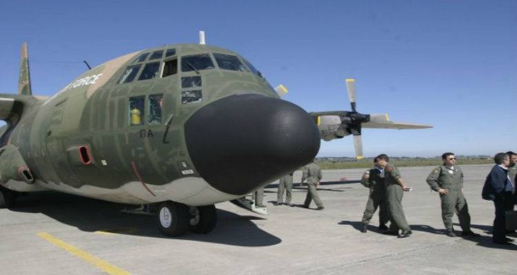 &Mu;&epsilon; C 130 &sigma;&tau;&rho;&alpha;&tau;&iota;ώ&tau;&eta;&sigmaf; &alpha;&pi;ό &tau;&eta; &Lambda;ή&mu;&nu;&omicron; &sigma;&epsilon; &nu;&omicron;&sigma;&omicron;&kappa;&omicron;&mu;&epsilon;ί&omicron; &tau;&eta;&sigmaf; &Theta;&epsilon;&sigma;&sigma;&alpha;&lambda;&omicron;&nu;ί&kappa;&eta;&sigmaf; &lambda;ό&gamma;&omega; &kappa;&alpha;&rho;&delta;&iota;&alpha;&kappa;&omicron;ύ &epsilon;&pi;&epsilon;&iota;&sigma;&omicron;&delta;ί&omicron;&upsilon;