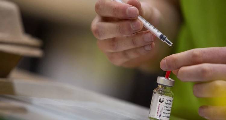 Αποφασίζει η ΕΜΑ για το εμβόλιο της AstraZeneca | Ο ΠΟΥ συστήνει συνέχιση εμβολιασμών