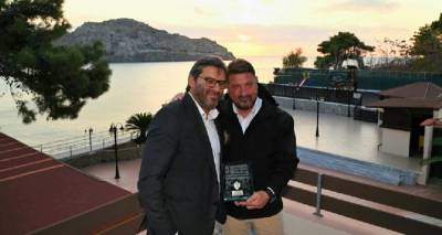 &Delta;. &Mu;&alpha;&rho;&iota;&nu;ά&kappa;&eta;&sigmaf;: &Sigma;&upsilon;&nu;&alpha;&nu;&tau;ή&sigma;&epsilon;&iota;&sigmaf; &kappa;&alpha;&iota; &epsilon;&pi;&alpha;&phi;έ&sigmaf; &sigma;&epsilon; &Lambda;έ&sigma;&beta;&omicron; &ndash; &Alpha;&theta;ή&nu;&alpha; &kappa;&alpha;&iota; &Lambda;ή&mu;&nu;&omicron;