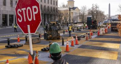 Ουάσιγκτον: Έσβησαν επιγραφή του κινήματος «Black Lives Matter» σε δρόμο κοντά στον Λευκό Οίκο [εικόνες]