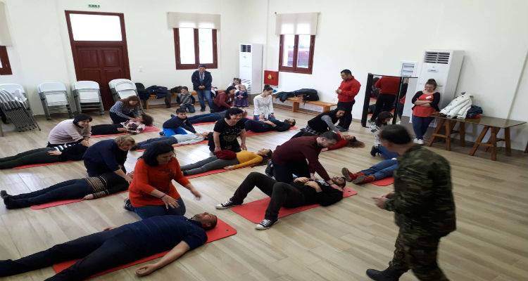&Tau;&eta;&nu; &Kappa;&upsilon;&rho;&iota;&alpha;&kappa;ή &tau;&omicron; 2&omicron; &sigma;&epsilon;&mu;&iota;&nu;ά&rho;&iota;&omicron; &laquo;&Pi;&rho;ώ&tau;&omega;&nu; &Beta;&omicron;&eta;&theta;&epsilon;&iota;ώ&nu;&raquo; &sigma;&tau;&omicron;&nu; Ά&gamma;&iota;&omicron; &Delta;&eta;&mu;ή&tau;&rho;&iota;&omicron;