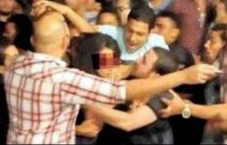 &Omicron;&lambda;&lambda;&alpha;&nu;&delta;ή &delta;&eta;&mu;&omicron;&sigma;&iota;&omicron;&gamma;&rho;ά&phi;&omicron;&sigmaf; &beta;&iota;ά&sigma;&tau;&eta;&kappa;&epsilon; &sigma;&tau;&eta;&nu; &pi;&lambda;&alpha;&tau;&epsilon;ί&alpha; &Tau;&alpha;&chi;&rho;ί&rho; (video)