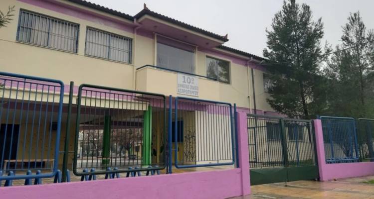 &Upsilon;&pi;. &Pi;&alpha;&iota;&delta;&epsilon;ί&alpha;&sigmaf; &gamma;&iota;&alpha; &tau;&eta; 10&chi;&rho;&omicron;&nu;&eta; &pi;&omicron;&upsilon; &pi;έ&theta;&alpha;&nu;&epsilon; &sigma;&epsilon; &sigma;&chi;&omicron;&lambda;&epsilon;ί&omicron; &sigma;&tau;&omicron;&nu; &Alpha;&sigma;&pi;&rho;ό&pi;&upsilon;&rho;&gamma;&omicron;: &Delta;&epsilon;&nu; έ&kappa;&alpha;&nu;&epsilon; &gamma;&upsilon;&mu;&nu;&alpha;&sigma;&tau;&iota;&kappa;ή, &pi;&epsilon;&rho;&pi;&alpha;&tau;&omicron;ύ&sigma;&epsilon; &kappa;&alpha;&iota; &kappa;&alpha;&tau;έ&rho;&rho;&epsilon;&upsilon;&sigma;&epsilon;