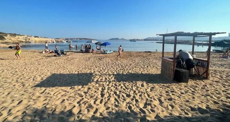 &Xi;&epsilon;&kappa;&iota;&nu;&omicron;ύ&nu; &sigma;&alpha;&rho;&omega;&tau;&iota;&kappa;&omicron;ί έ&lambda;&epsilon;&gamma;&chi;&omicron;&iota; &sigma;&epsilon; &pi;&alpha;&rho;&alpha;&lambda;ί&epsilon;&sigmaf; &gamma;&iota;&alpha; &tau;&iota;&sigmaf; &xi;&alpha;&pi;&lambda;ώ&sigma;&tau;&rho;&epsilon;&sigmaf; -&Pi;&rho;ώ&tau;&eta; &nu;ί&kappa;&eta; &sigma;&tau;&eta;&nu; &Pi;ά&rho;&omicron; &gamma;&iota;&alpha; &tau;&omicron; &laquo;&kappa;ί&nu;&eta;&mu;&alpha; &tau;&eta;&sigmaf; &pi;&epsilon;&tau;&sigma;έ&tau;&alpha;&sigmaf;&raquo;