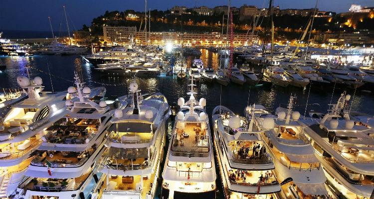 Σε μόλις 62 ανθρώπους τα μισά χρήματα του πλανήτη