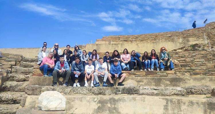 Το αρχαίο θέατρο της Ηφαιστίας και η υιοθεσία του από το Γυμνάσιο Μούδρου!