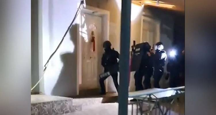 &Pi;ώ&sigmaf; &eta; &Epsilon;&Lambda;&Alpha;&Sigma; &epsilon;&xi;ά&rho;&theta;&rho;&omega;&sigma;&epsilon; &mu;&iota;&alpha; &alpha;&pi;ό &tau;&iota;&sigmaf; &mu;&epsilon;&gamma;&alpha;&lambda;ύ&tau;&epsilon;&rho;&epsilon;&sigmaf; &sigma;&pi;&epsilon;ί&rho;&epsilon;&sigmaf; &alpha;&pi;&alpha;&tau;&epsilon;ώ&nu;&omega;&nu; -Έ&tau;&sigma;&iota; έ&kappa;&lambda;&epsilon;&beta;&alpha;&nu; &chi;&rho;&upsilon;&sigma;&alpha;&phi;&iota;&kappa;ά &kappa;&alpha;&iota; &lambda;&epsilon;&phi;&tau;ά, &tau;&iota; έ&lambda;&epsilon;&gamma;&alpha;&nu; &sigma;&tau;&omicron; &tau;&eta;&lambda;έ&phi;&omega;&nu;&omicron;