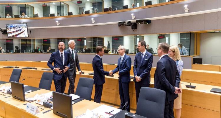 &Sigma;ύ&nu;&omicron;&delta;&omicron;&sigmaf; &Kappa;&omicron;&rho;&upsilon;&phi;ή&sigmaf;: &Omicron;&upsilon;&gamma;&gamma;&alpha;&rho;ί&alpha;-&Pi;&omicron;&lambda;&omega;&nu;ί&alpha; &mu;&pi;&lambda;&omicron;&kappa;ά&rho;&omicron;&upsilon;&nu; &tau;&alpha; &sigma;&upsilon;&mu;&pi;&epsilon;&rho;ά&sigma;&mu;&alpha;&tau;&alpha; &gamma;&iota;&alpha; &tau;&omicron; &Mu;&epsilon;&tau;&alpha;&nu;&alpha;&sigma;&tau;&epsilon;&upsilon;&tau;&iota;&kappa;ό -&Sigma;&upsilon;&nu;&epsilon;&delta;&rho;&iota;ά&zeta;&omicron;&upsilon;&nu; &kappa;&alpha;&iota; &sigma;ή&mu;&epsilon;&rho;&alpha;