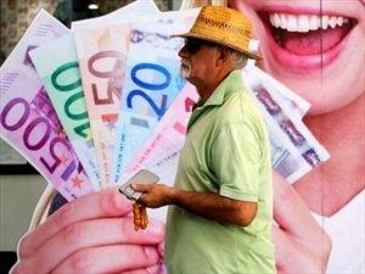 «Πρωταθλητές» στα φορολογικά βάρη οι Έλληνες