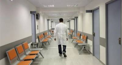 &Chi;&alpha;&mu;ό&sigmaf; &mu;&epsilon; &alpha;&sigma;&theta;&epsilon;&nu;ή &alpha;&rho;&nu;ή&tau;&rho;&iota;&alpha; &sigma;&epsilon; &kappa;&lambda;&iota;&nu;&iota;&kappa;ή Covid &sigma;&tau;&eta; &Lambda;&alpha;&mu;ί&alpha;: Έ&tau;&rho;&epsilon;&chi;&epsilon; &gamma;&upsilon;&mu;&nu;ή &sigma;&tau;&omicron;&upsilon;&sigmaf; &delta;&iota;&alpha;&delta;&rho;ό&mu;&omicron;&upsilon;&sigmaf; &mu;&epsilon; &sigma;&tau;&alpha;&upsilon;&rho;ό &sigma;&tau;&omicron; &chi;έ&rho;&iota;