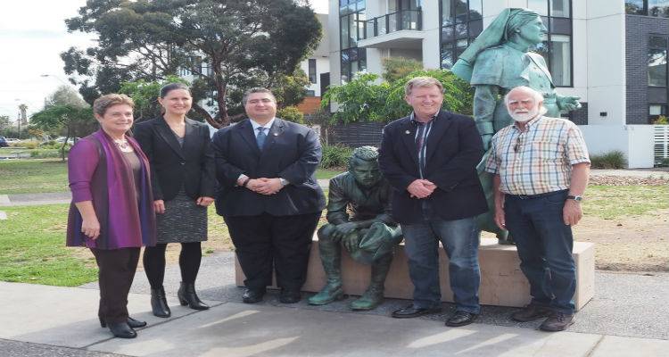 &Tau;&epsilon;&lambda;&epsilon;&tau;ή &pi;&alpha;&rho;ά&delta;&omicron;&sigma;&eta;&sigmaf; &tau;&omicron;&upsilon; &mu;&nu;&eta;&mu;&epsilon;ί&omicron;&upsilon; &Lambda;ή&mu;&nu;&omicron;&sigmaf; - &Kappa;&alpha;&lambda;&lambda;ί&pi;&omicron;&lambda;&eta; &sigma;&tau;&eta;&nu; &pi;ό&lambda;&eta; &Pi;&omicron;&rho;&tau; &Phi;ί&lambda;&iota;&pi; &tau;&eta;&sigmaf; &Alpha;&upsilon;&sigma;&tau;&rho;&alpha;&lambda;ί&alpha;&sigmaf; (photos)