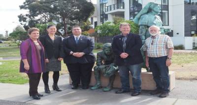 &Tau;&epsilon;&lambda;&epsilon;&tau;ή &pi;&alpha;&rho;ά&delta;&omicron;&sigma;&eta;&sigmaf; &tau;&omicron;&upsilon; &mu;&nu;&eta;&mu;&epsilon;ί&omicron;&upsilon; &Lambda;ή&mu;&nu;&omicron;&sigmaf; - &Kappa;&alpha;&lambda;&lambda;ί&pi;&omicron;&lambda;&eta; &sigma;&tau;&eta;&nu; &pi;ό&lambda;&eta; &Pi;&omicron;&rho;&tau; &Phi;ί&lambda;&iota;&pi; &tau;&eta;&sigmaf; &Alpha;&upsilon;&sigma;&tau;&rho;&alpha;&lambda;ί&alpha;&sigmaf; (photos)