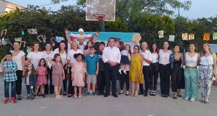 &Epsilon;&iota;&delta;&iota;&kappa;ό &Sigma;&chi;&omicron;&lambda;&epsilon;ί&omicron; &Kappa;&alpha;&lambda;&lambda;&iota;&theta;έ&alpha;&sigmaf;: &Mu;&epsilon; &mu;&iota;&omicron;ύ&zeta;&iota;&kappa;&alpha;&lambda; &laquo;&sigma;&phi;ύ&rho;&iota;&xi;&alpha;&nu;&raquo; &tau;&eta; &lambda;ή&xi;&eta; &tau;&eta;&sigmaf; &sigma;&chi;&omicron;&lambda;&iota;&kappa;ή&sigmaf; &chi;&rho;&omicron;&nu;&iota;ά&sigmaf; (photos + video)