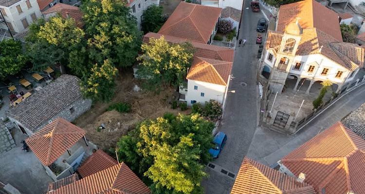 Σε χώρο στάθμευσης μετατρέπεται παλιό χαλάσμα στον Κοντιά