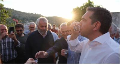 &Sigma;&tau;&eta;&nu; &Kappa;&rho;ή&tau;&eta; &omicron; &Tau;&sigma;ί&pi;&rho;&alpha;&sigmaf;: Ή&pi;&iota;&epsilon; &rho;&alpha;&kappa;έ&sigmaf;, &tau;&omicron;&nu; &upsilon;&pi;&omicron;&delta;έ&chi;&theta;&eta;&kappa;&alpha;&nu; &mu;&epsilon; &mu;&alpha;&nu;&tau;&iota;&nu;ά&delta;&epsilon;&sigmaf; &sigma;&epsilon; &Alpha;&nu;ώ&gamma;&epsilon;&iota;&alpha; &kappa;&alpha;&iota; &Zeta;&omega;&nu;&iota;&alpha;&nu;ά