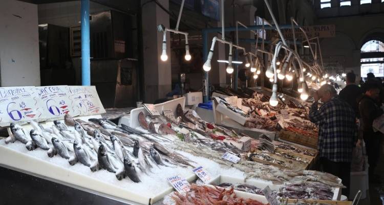 &Mu;&pi;&alpha;&rho;ά&zeta; &epsilon;&lambda;έ&gamma;&chi;&omega;&nu; &sigma;&tau;&eta;&nu; &alpha;&gamma;&omicron;&rho;ά &epsilon;&nu;ό&psi;&epsilon;&iota; &Pi;ά&sigma;&chi;&alpha; -&Alpha;&upsilon;&gamma;&epsilon;&nu;ά&kappa;&eta;&sigmaf;: &laquo;&Sigma;&tau;ό&chi;&omicron;&sigmaf; &mu;&alpha;&sigmaf; &eta; &pi;&rho;&omicron;&sigma;&tau;&alpha;&sigma;ί&alpha; &pi;&alpha;&rho;&alpha;&gamma;&omega;&gamma;ώ&nu; &kappa;&alpha;&iota; &kappa;&alpha;&tau;&alpha;&nu;&alpha;&lambda;&omega;&tau;ώ&nu;&raquo;