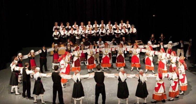 &Beta;&rho;&alpha;&delta;&iota;ά &pi;&alpha;&rho;&alpha;&delta;&omicron;&sigma;&iota;&alpha;&kappa;ώ&nu; &chi;&omicron;&rho;ώ&nu; &sigma;&tau;&omicron; &lambda;&iota;&mu;ά&nu;&iota; &tau;&eta;&sigmaf; &Kappa;&omicron;ύ&tau;&alpha;&lambda;&eta;&sigmaf;