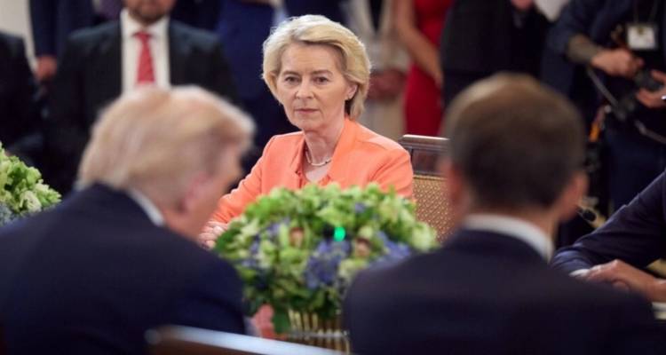 Politico: Ο Τραμπ ξεκίνησε τον αιώνα της ταπείνωσης για την Ευρωπαϊκή Ένωση - Οι ομοιότητες με την υποταγή της Κίνας στη Βρετανία