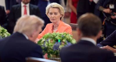 Politico: Ο Τραμπ ξεκίνησε τον αιώνα της ταπείνωσης για την Ευρωπαϊκή Ένωση - Οι ομοιότητες με την υποταγή της Κίνας στη Βρετανία