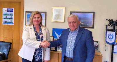 &Delta;ή&mu;&alpha;&rho;&chi;&omicron;&sigmaf; &Lambda;ή&mu;&nu;&omicron;&upsilon;: &Sigma;&epsilon;&iota;&rho;ά &sigma;&upsilon;&nu;&alpha;&nu;&tau;ή&sigma;&epsilon;&omega;&nu; &kappa;&alpha;&iota; &delta;&rho;&alpha;&sigma;&tau;&eta;&rho;&iota;&omicron;&tau;ή&tau;&omega;&nu; &sigma;&tau;&eta; &Theta;&epsilon;&sigma;&sigma;&alpha;&lambda;&omicron;&nu;ί&kappa;&eta;