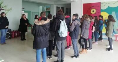 &Lambda;ή&mu;&nu;&omicron;&sigmaf;: &Tau;&iota;&mu;&eta;&tau;&iota;&kappa;ό&sigmaf; έ&pi;&alpha;&iota;&nu;&omicron;&sigmaf; &sigma;&epsilon; 9 &mu;&alpha;&theta;&eta;&tau;έ&sigmaf; &Gamma;&upsilon;&mu;&nu;&alpha;&sigma;ί&omicron;&upsilon;