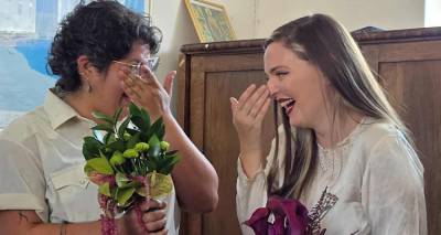 Ο πρώτος επίσημος γάμος ομόφυλων γυναικών της Λέσβου θα γίνει σήμερα στην Σκάλα Ερεσού