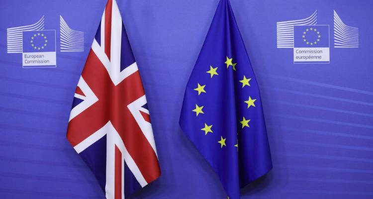 Brexit: &Epsilon;&pi;ί&kappa;&epsilon;&iota;&tau;&alpha;&iota; &epsilon;&mu;&pi;&omicron;&rho;&iota;&kappa;ή &sigma;&upsilon;&mu;&phi;&omega;&nu;ί&alpha; &mu;&epsilon;&tau;&alpha;&xi;ύ &tau;&eta;&sigmaf; &Epsilon;&Epsilon; &kappa;&alpha;&iota; &tau;&omicron;&upsilon; &Eta;&nu;&omega;&mu;έ&nu;&omicron;&upsilon; &Beta;&alpha;&sigma;&iota;&lambda;&epsilon;ί&omicron;&upsilon;