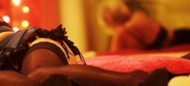 Σαφάρι της ΕΛ.ΑΣ. στα στριπτιζάδικα - Συλλήψεις για διευκόλυνση ακολασίας