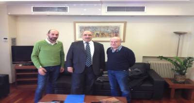 &Sigma;&tau;&omicron;&nu; &Alpha;&nu;&alpha;&pi;&lambda;&eta;&rho;&omega;&tau;ή &Upsilon;&pi;&omicron;&upsilon;&rho;&gamma;ό &Alpha;&gamma;&rho;&omicron;&tau;&iota;&kappa;ή&sigmaf; &Alpha;&nu;ά&pi;&tau;&upsilon;&xi;&eta;&sigmaf; &omicron; &beta;&omicron;&upsilon;&lambda;&epsilon;&upsilon;&tau;ή&sigmaf; &tau;&omicron;&upsilon; &Sigma;ύ&rho;&iota;&zeta;&alpha; &sigma;&tau;&omicron; &nu;&omicron;&mu;ό | &Pi;&alpha;&rho;ώ&nu; &kappa;&alpha;&iota; &omicron; &Gamma;&iota;ώ&rho;&gamma;&omicron;&sigmaf; &Kappa;ό&tau;&sigma;&alpha;&lambda;&eta;&sigmaf;