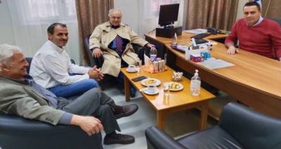 &Sigma;&upsilon;&nu;ά&nu;&tau;&eta;&sigma;&eta; &Pi;&alpha;&rho;&alpha;&sigma;&kappa;&epsilon;&upsilon;&alpha;ΐ&delta;&eta; &mu;&epsilon; &epsilon;&rho;&gamma;&alpha;&zeta;ό&mu;&epsilon;&nu;&omicron;&upsilon;&sigmaf; &kappa;&alpha;&iota; &gamma;&iota;&alpha;&tau;&rho;&omicron;ύ&sigmaf; &sigma;&tau;&omicron; &nu;&omicron;&sigma;&omicron;&kappa;&omicron;&mu;&epsilon;ί&omicron; &Lambda;ή&mu;&nu;&omicron;&upsilon;